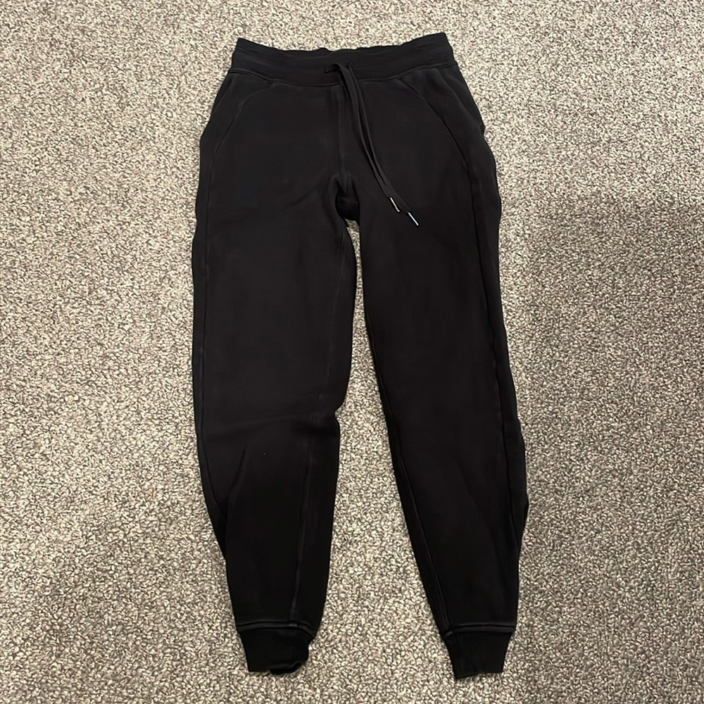 Lululemon joggers, size 4, Black
